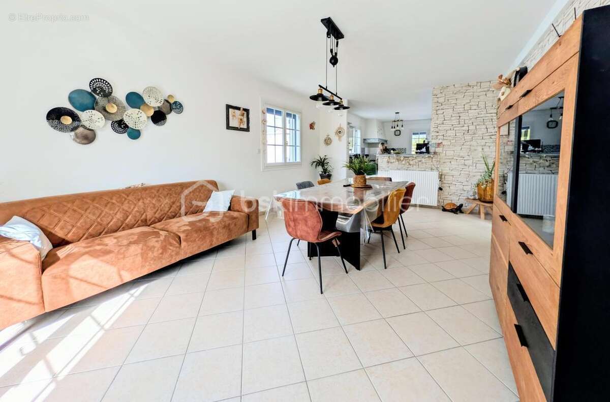 Maison à CHARRON