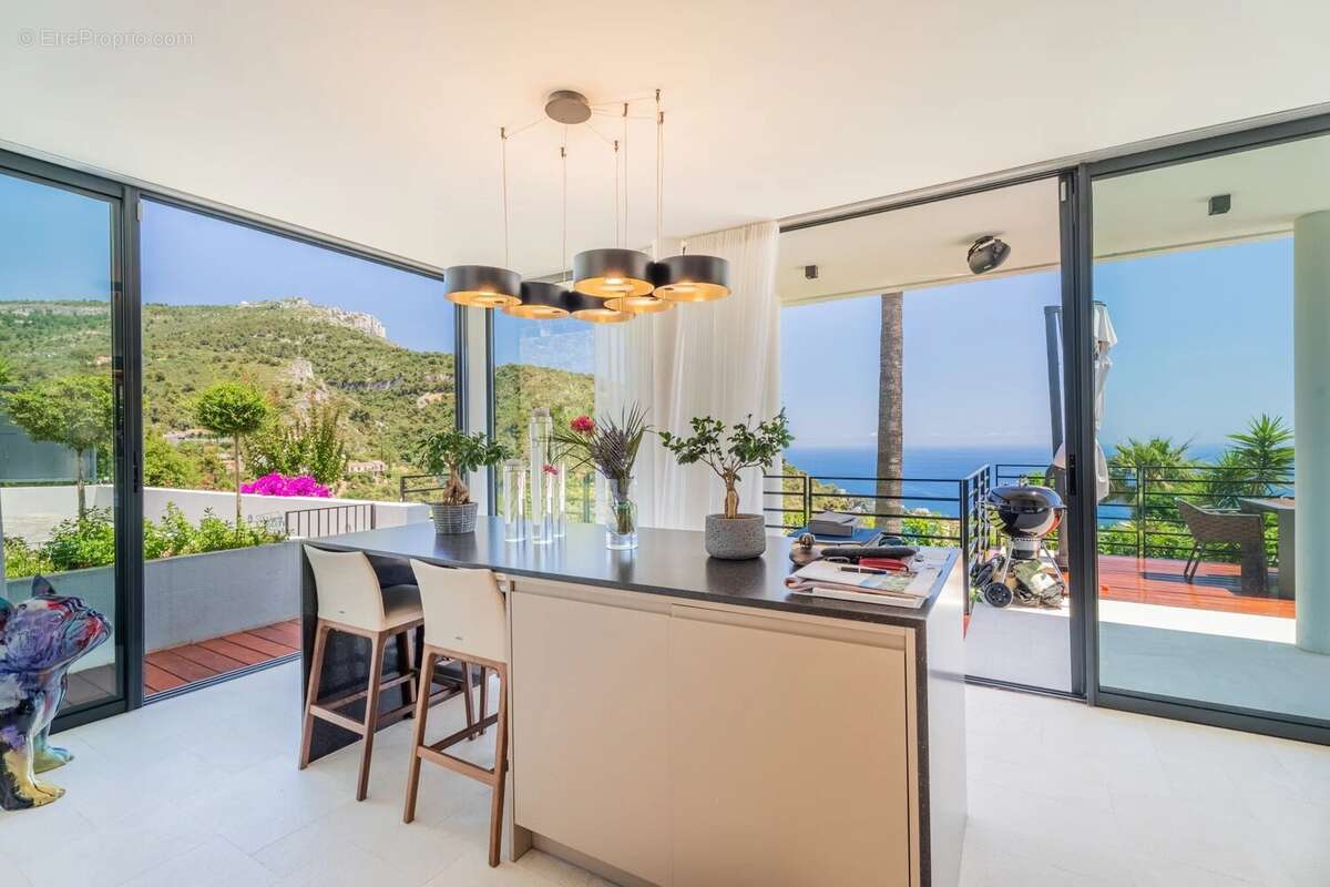 Maison à EZE