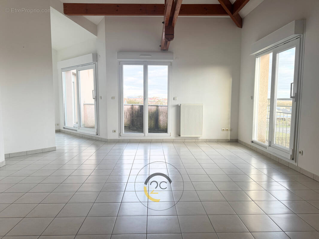 Appartement à COSNES-ET-ROMAIN