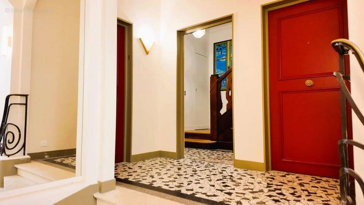 Appartement à PARIS-16E