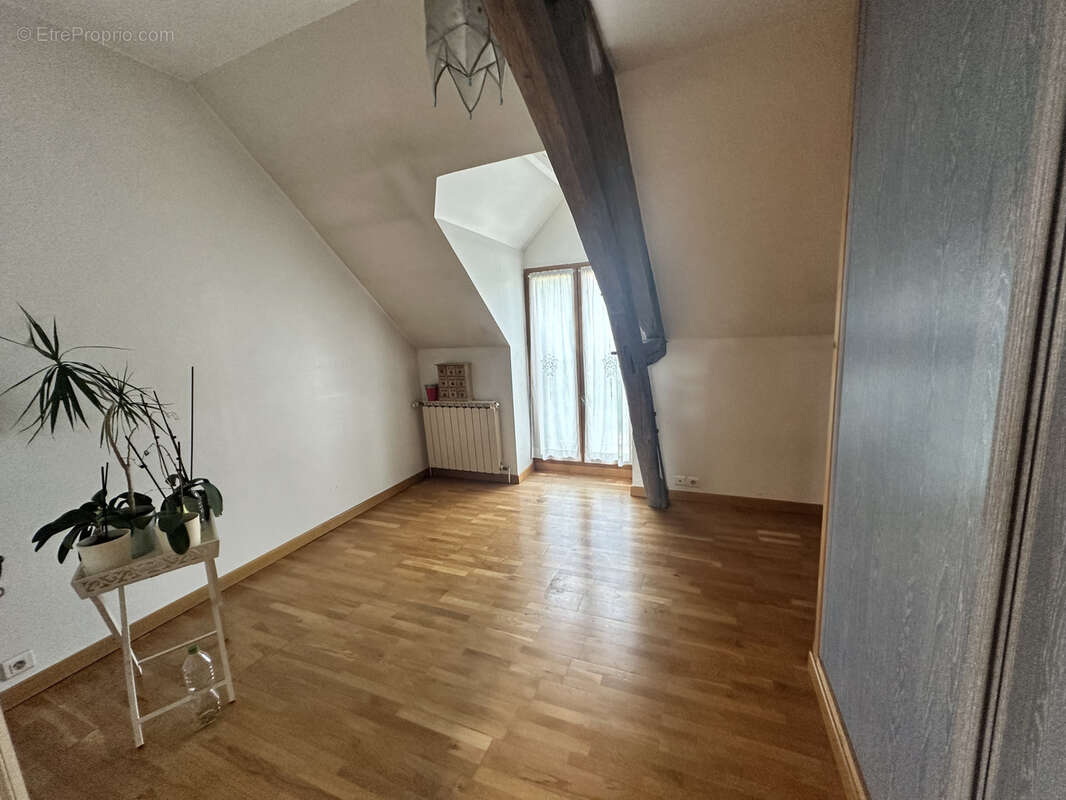 Maison à LA CHAPELLE-SAINT-LUC