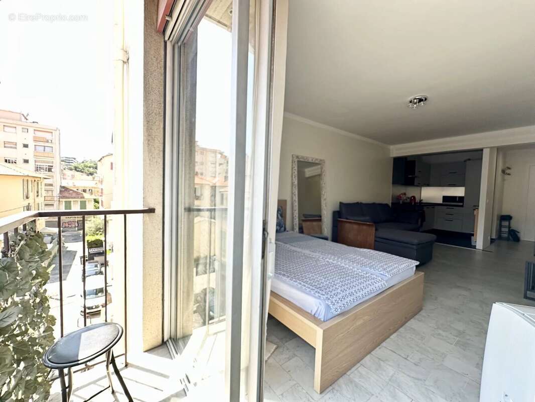 À VENDRE NICE– Studio 31 m² avec balcon, refait à neuf, au calme - photo 6