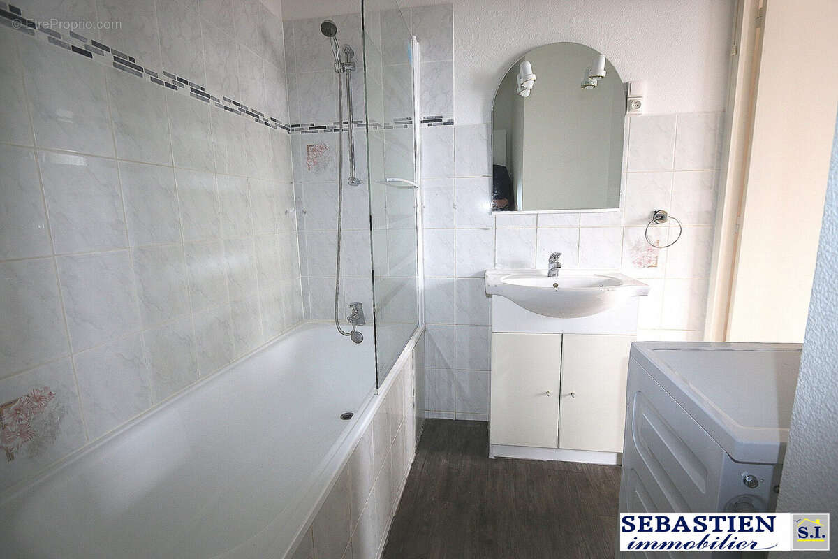 salle de bains wc - Appartement à TROYES