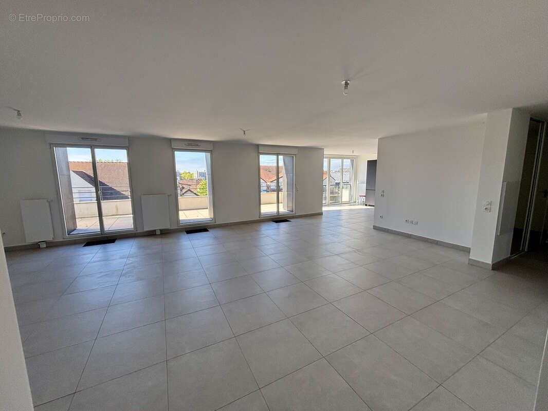 Appartement à SAINTE-GENEVIEVE-DES-BOIS