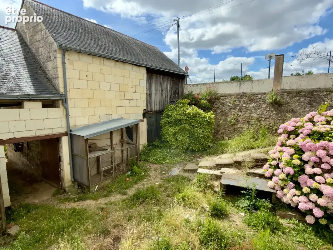 LES ROSIERS SUR LOIRE, Maison en pierre à rénover de 84m²/120m² développables avec dépendances et jardin - photo 18