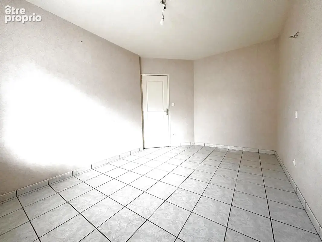 Maison de plain-pied avec terrain proche du centre de Sainte-Sigolène - photo 8