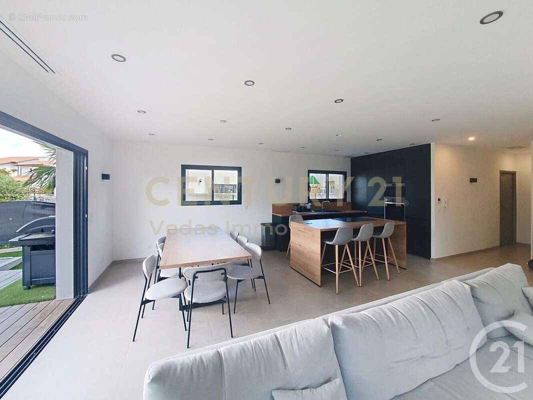 Maison à SAINT-BRES