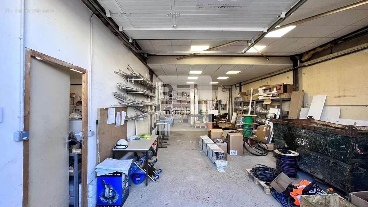 Commerce à LAUDUN-L&#039;ARDOISE