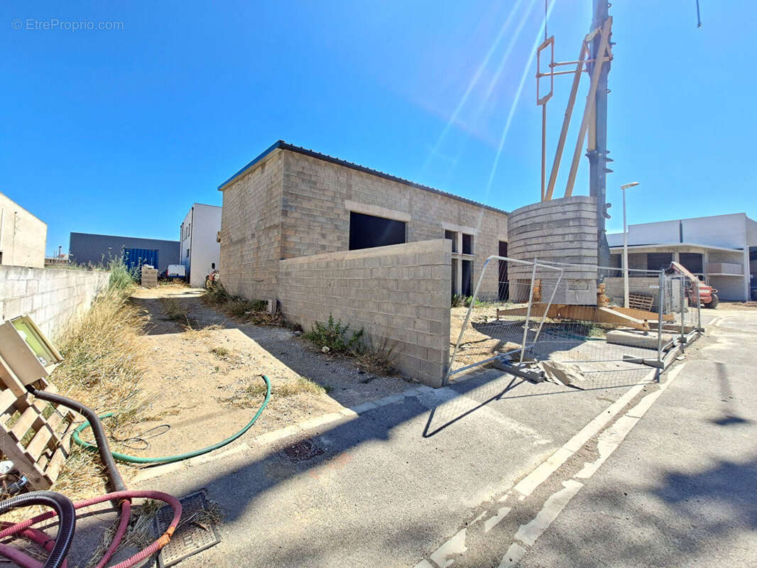 Perpignan Toulouges Garage / Local de 86 m2 - photo 3