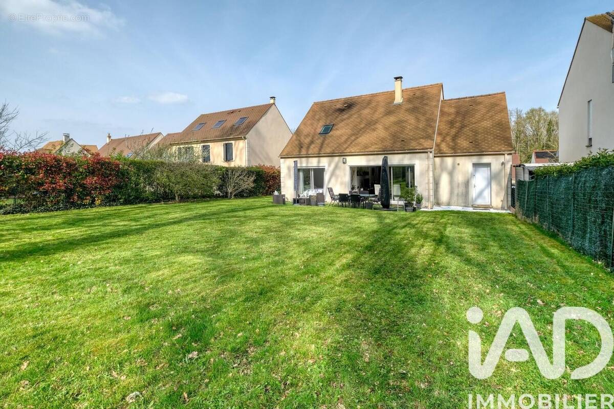Photo 1 - Maison à ESBLY