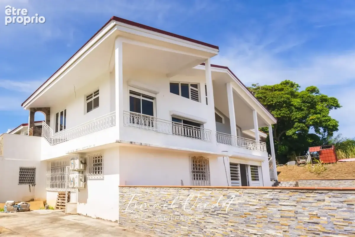 Villa de 391,6 m² sur un terrain de 5 301 m² - photo 2