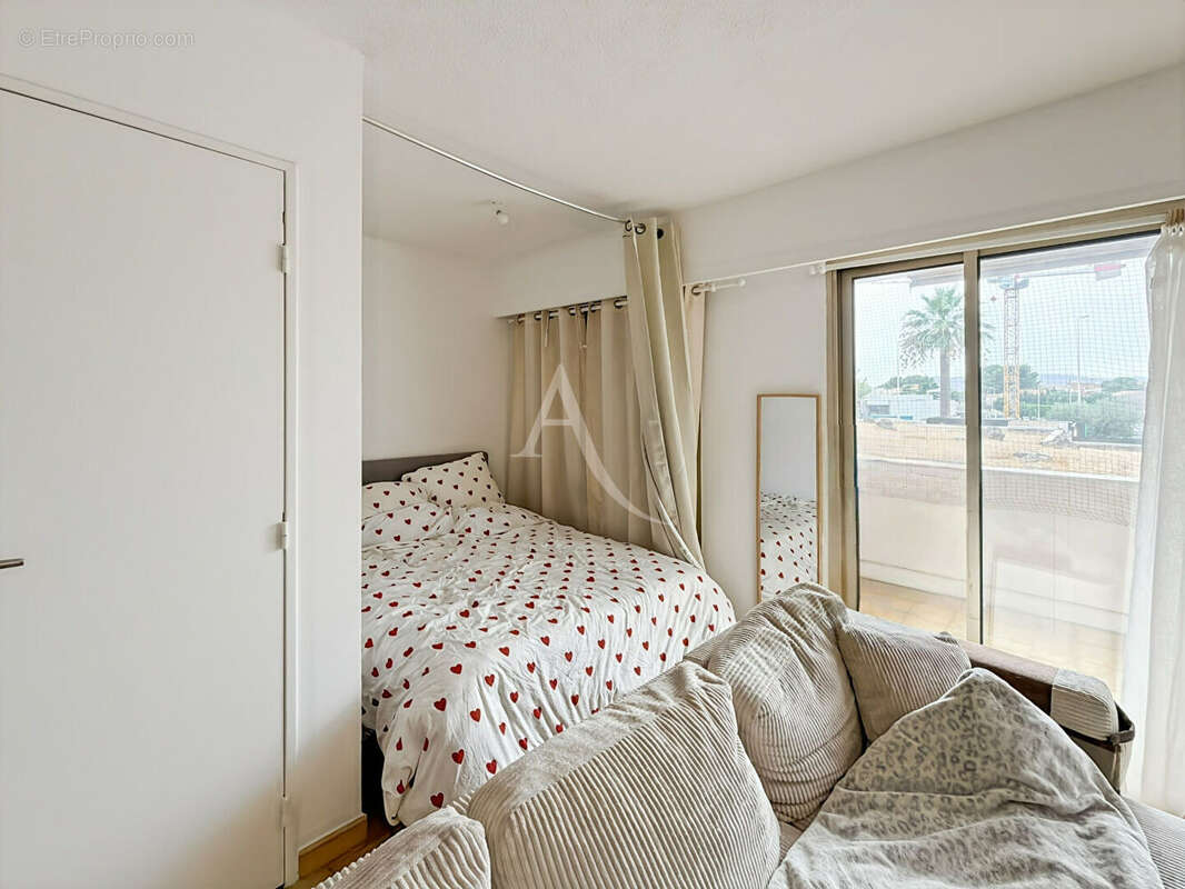 Appartement Le Cannet 1 pièce 27.41 m2 terrasse ouest cave commerces - photo 8