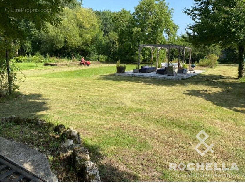 Maison 174 m² à Dampierre-Sur-Boutonne  - photo 9