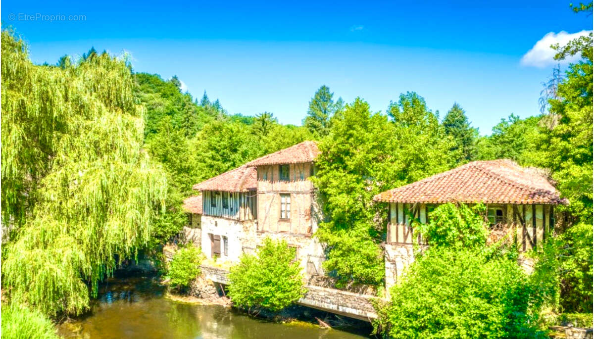 Maison à SAINT-LEONARD-DE-NOBLAT