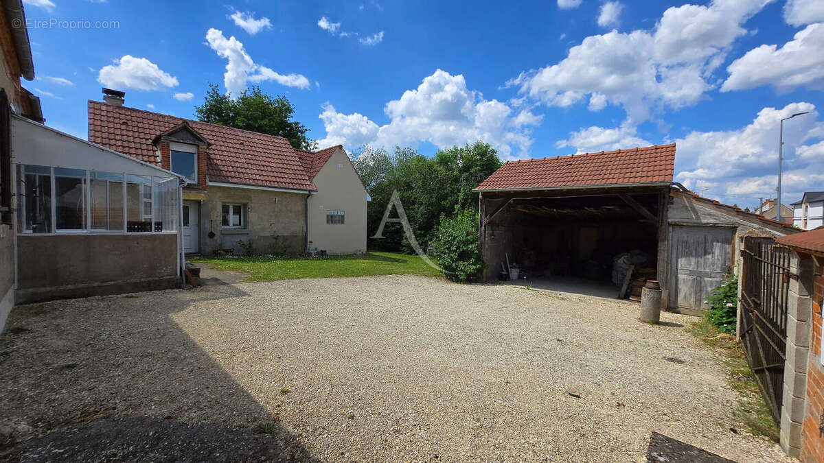Maison à SAINT-MARTIN-D'ABBAT