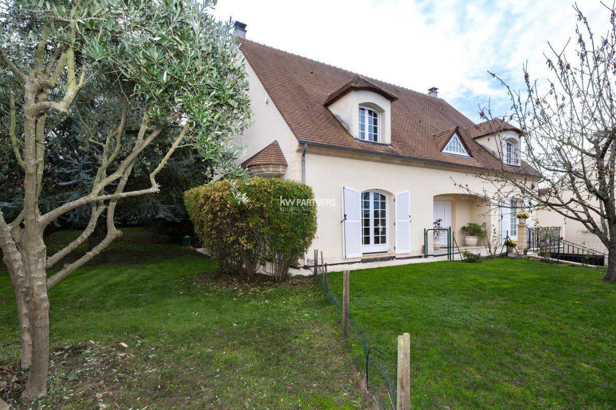 Maison à MORAINVILLIERS