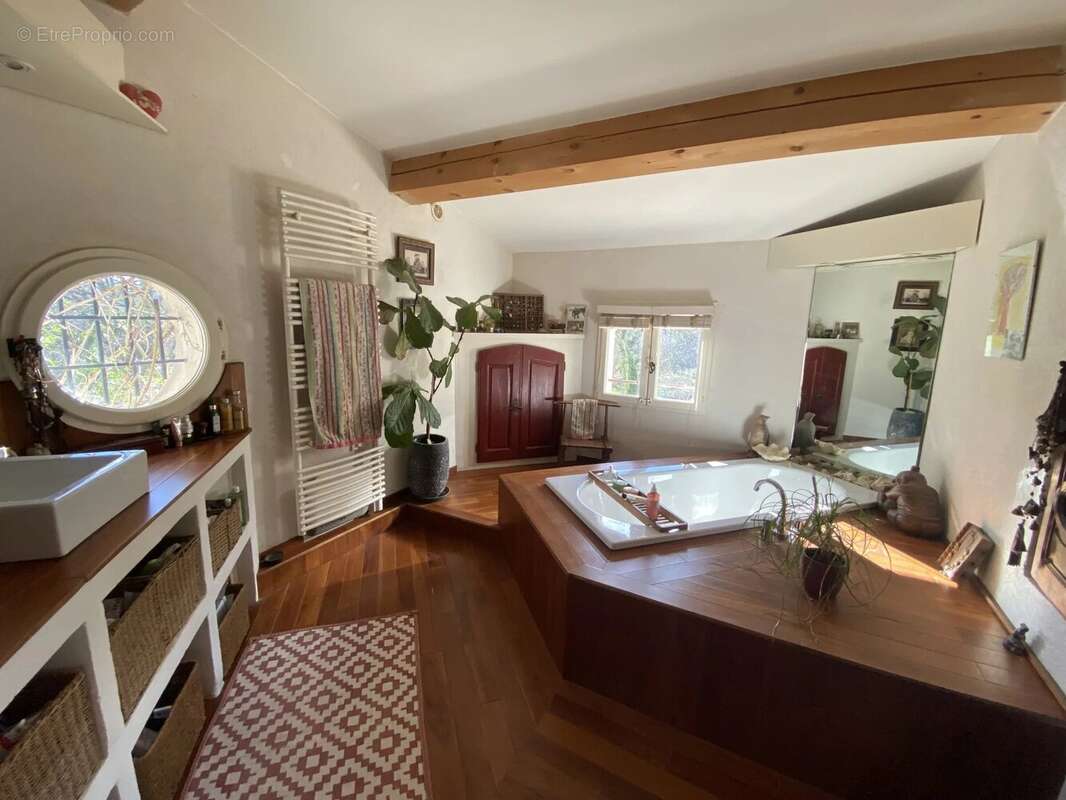 Maison à LA GARDE-FREINET