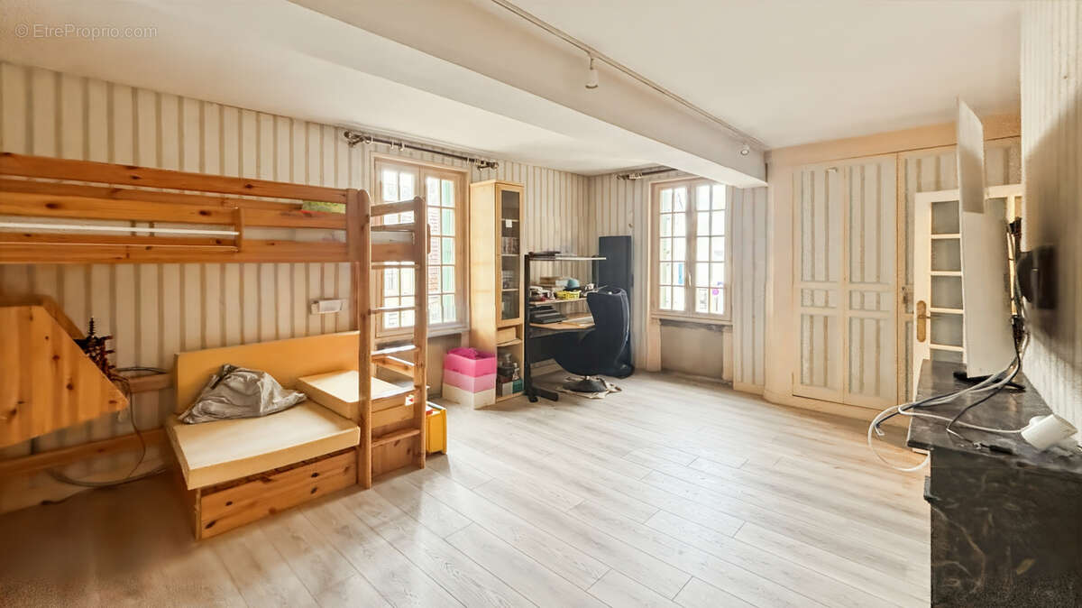 Maison à HOUDAN