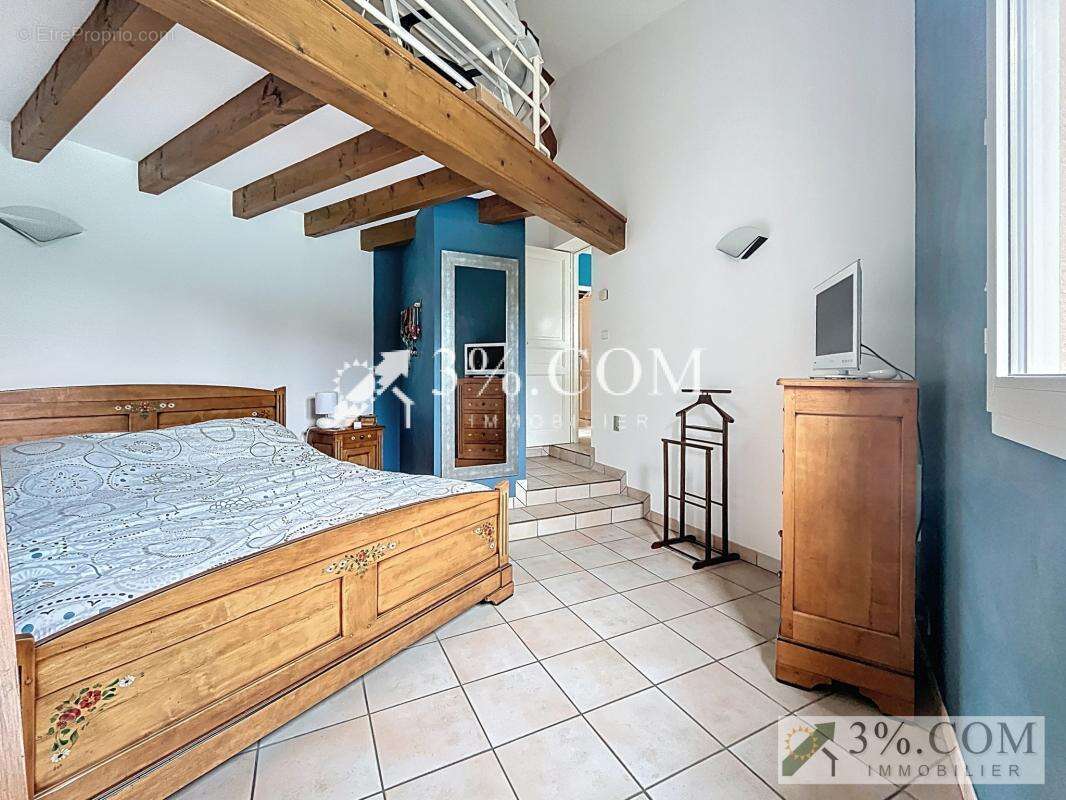 Maison à MONTELEGER