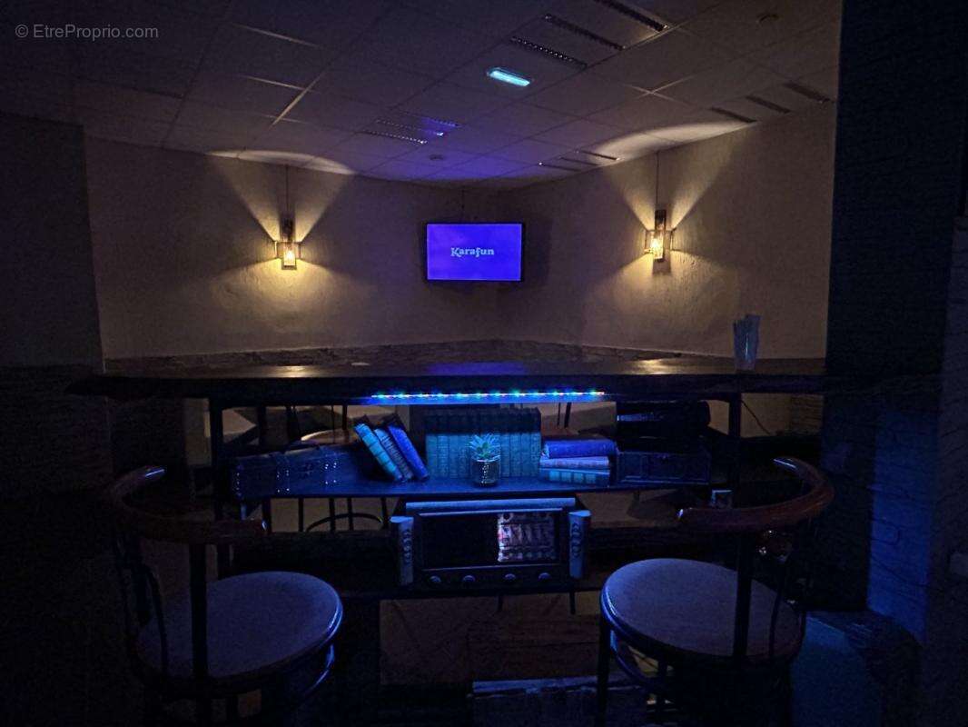 Commerce à L'AIGUILLON