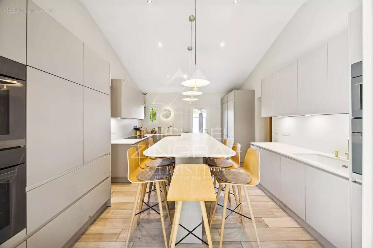 Propriété familiale avec jardin paysager et espaces de loisirs - photo 9