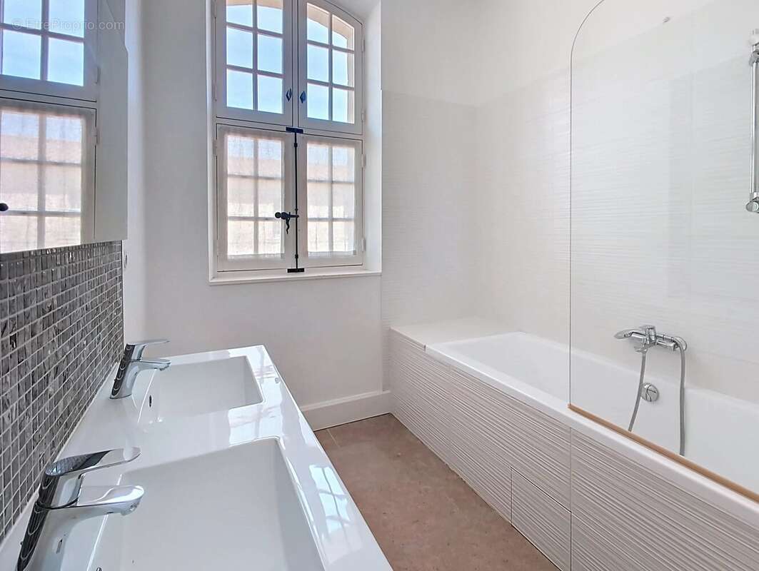Appartement à UZES