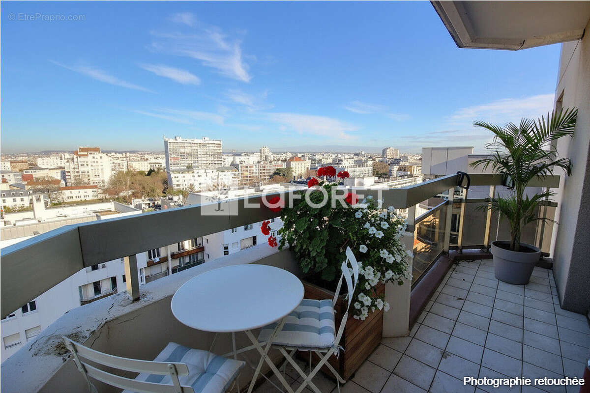 Appartement à COURBEVOIE