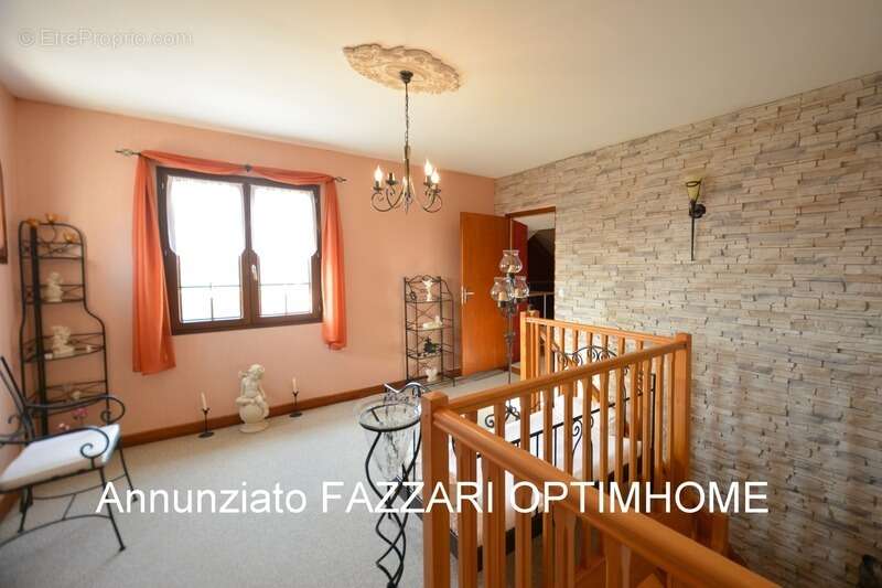 À vendre en exclusivité à Stenay, vaste maison familiale de plain-pied – 175 m² habitables – 5 chambres – terrain 1 528 m² - photo 11