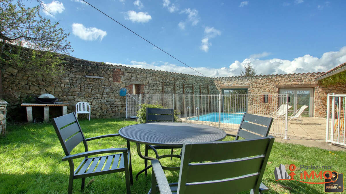 Maison 380 m² à Roche-La-Moliere  - photo 8