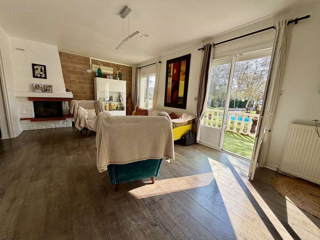 Maison à LA SALVETAT-SAINT-GILLES