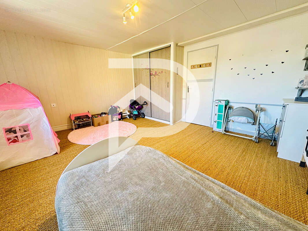 Maison à MANDRES-LA-COTE