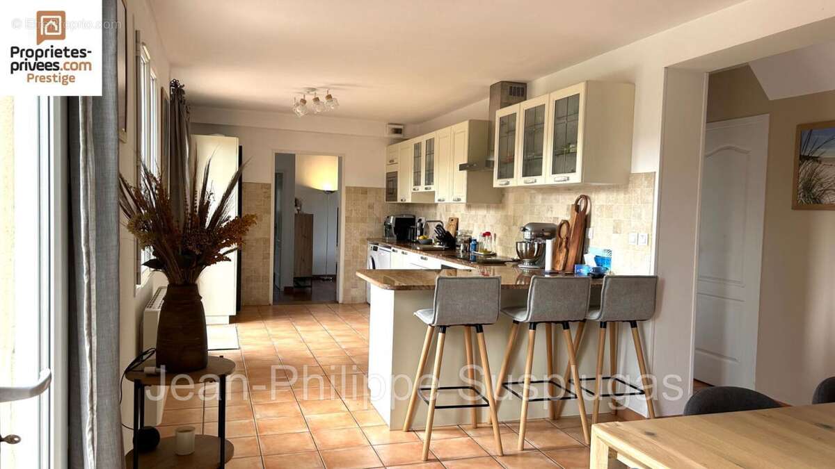 Maison à SAINT-CYR-SUR-MER