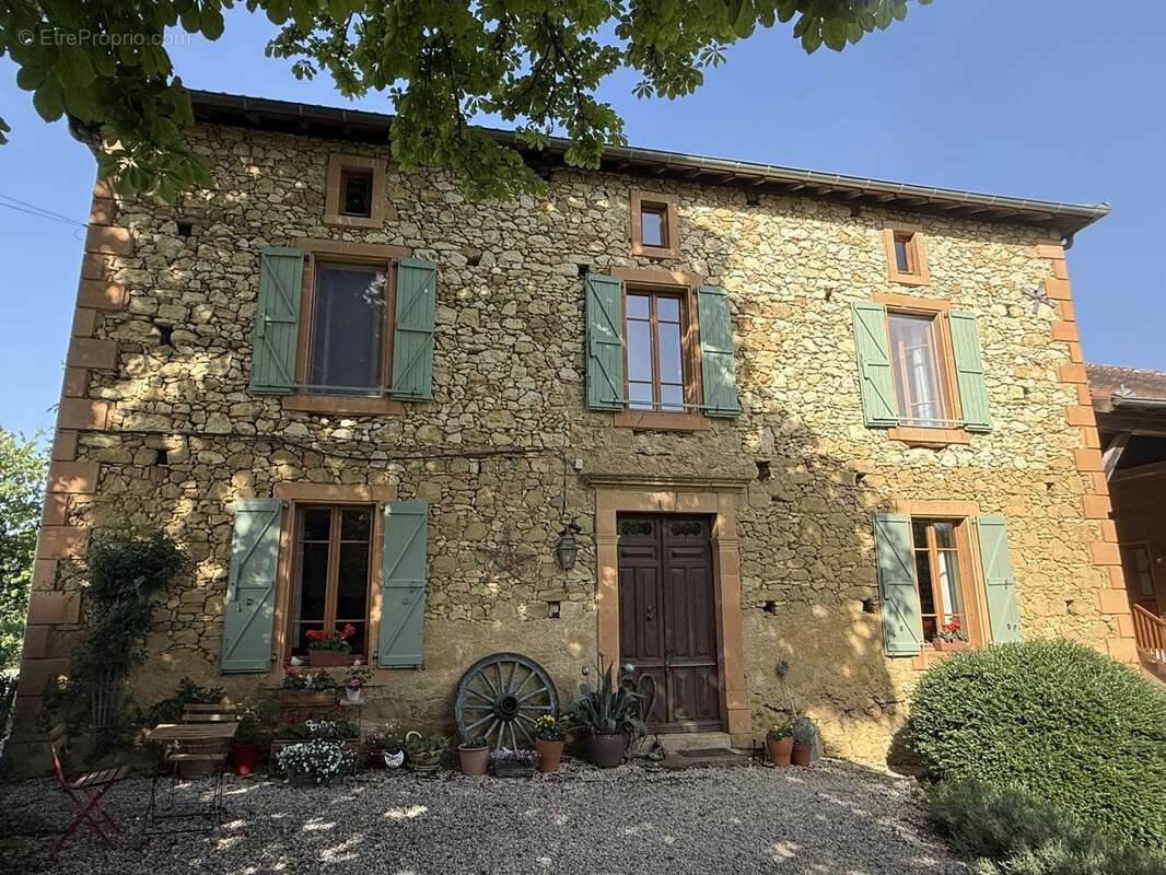 Maison à AURIGNAC