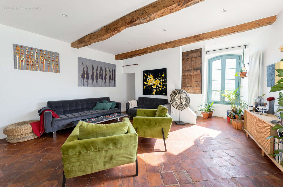 Maison de 115m2 avec garage, terrasse et cave. - photo 9