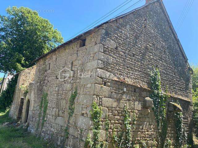 Maison à BAZOUGES-LA-PEROUSE