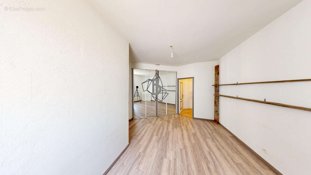 Appartement duplex    83 m2 Carrez / 101 m2 au sol   Proche Place Fernand Peloutier ALBI - photo 7