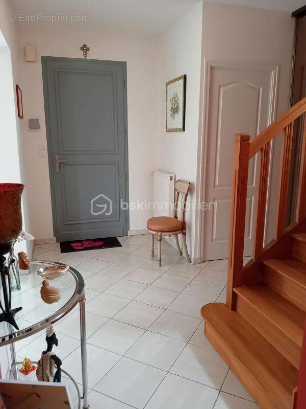 Maison familiale 6 pièces-150 m2-5 chambres-Sous-sol complet enterré-Impasse-Sans mitoyenneté - photo 4