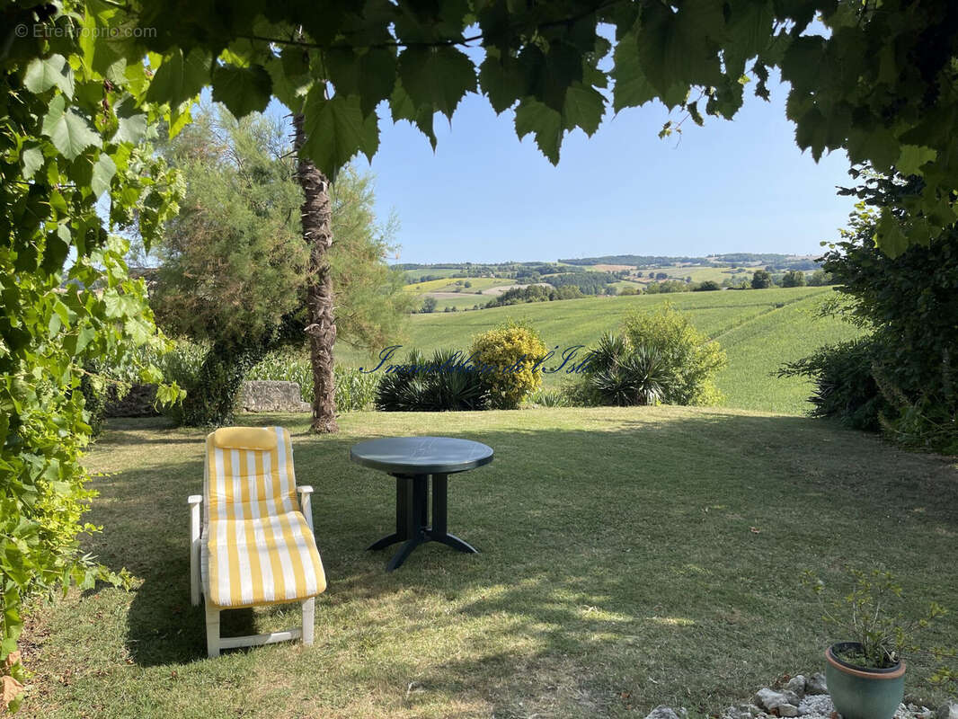 Maison à NANTEUIL-AURIAC-DE-BOURZAC