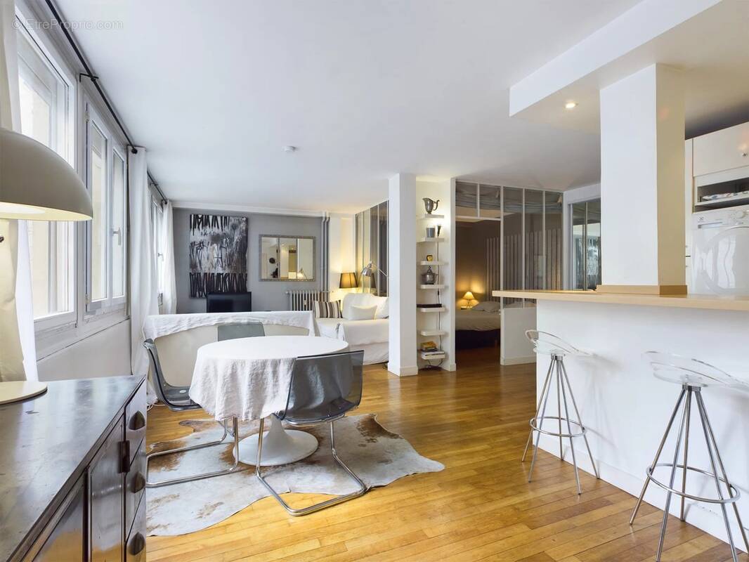 Appartement à PARIS-16E