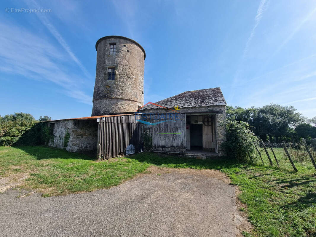 Maison à SAINT-ETIENNE-DE-MONTLUC