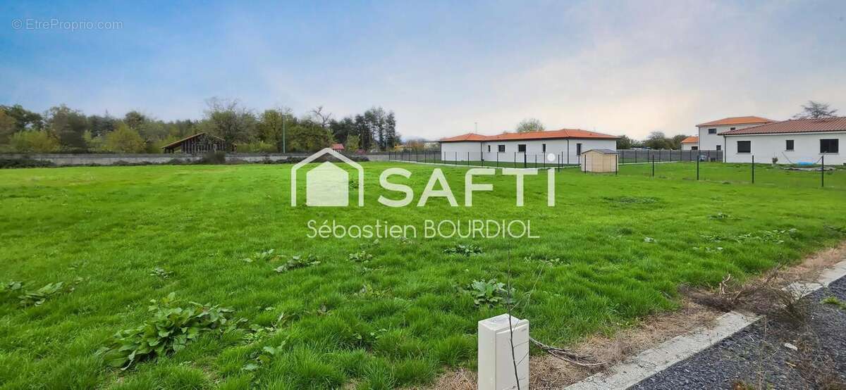 Photo 2 - Terrain à ORLEAT