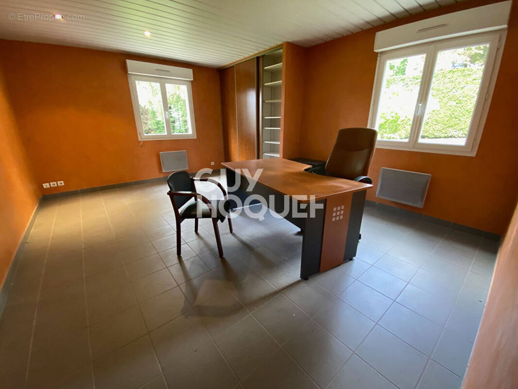 Commerce à SAINT-GENIS-LAVAL