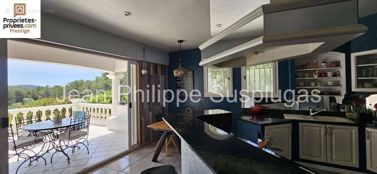 Maison à SAINT-CYR-SUR-MER