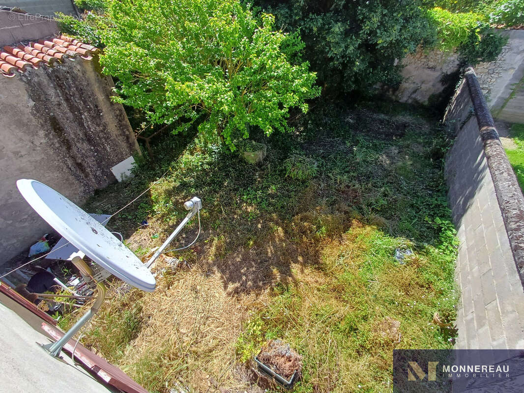 Maison à BAIGNES-SAINTE-RADEGONDE