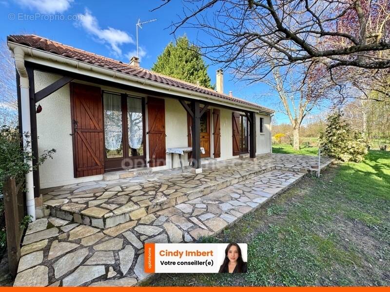 Maison à SAINT-GEORGES-LES-LANDES