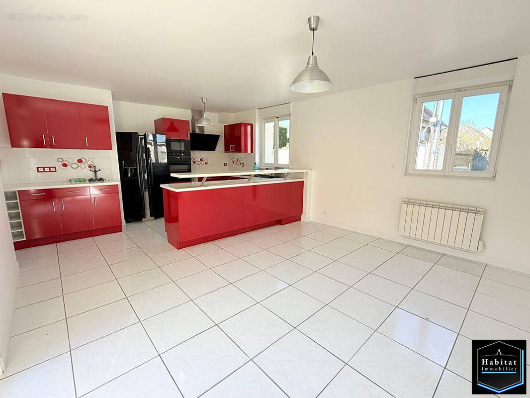 Maison à LE PLESSIS-BELLEVILLE