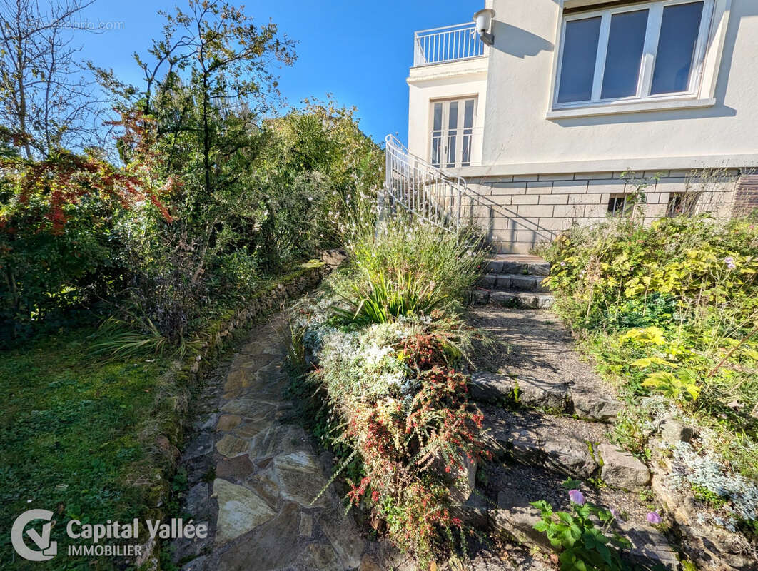 Maison à SAINT-REMY-LES-CHEVREUSE