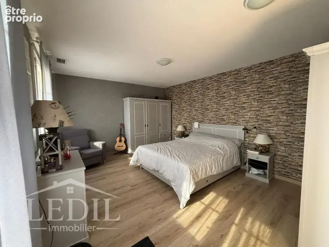 Maison rénovée 175 m² avec prestations énergétiques de qualité - photo 6