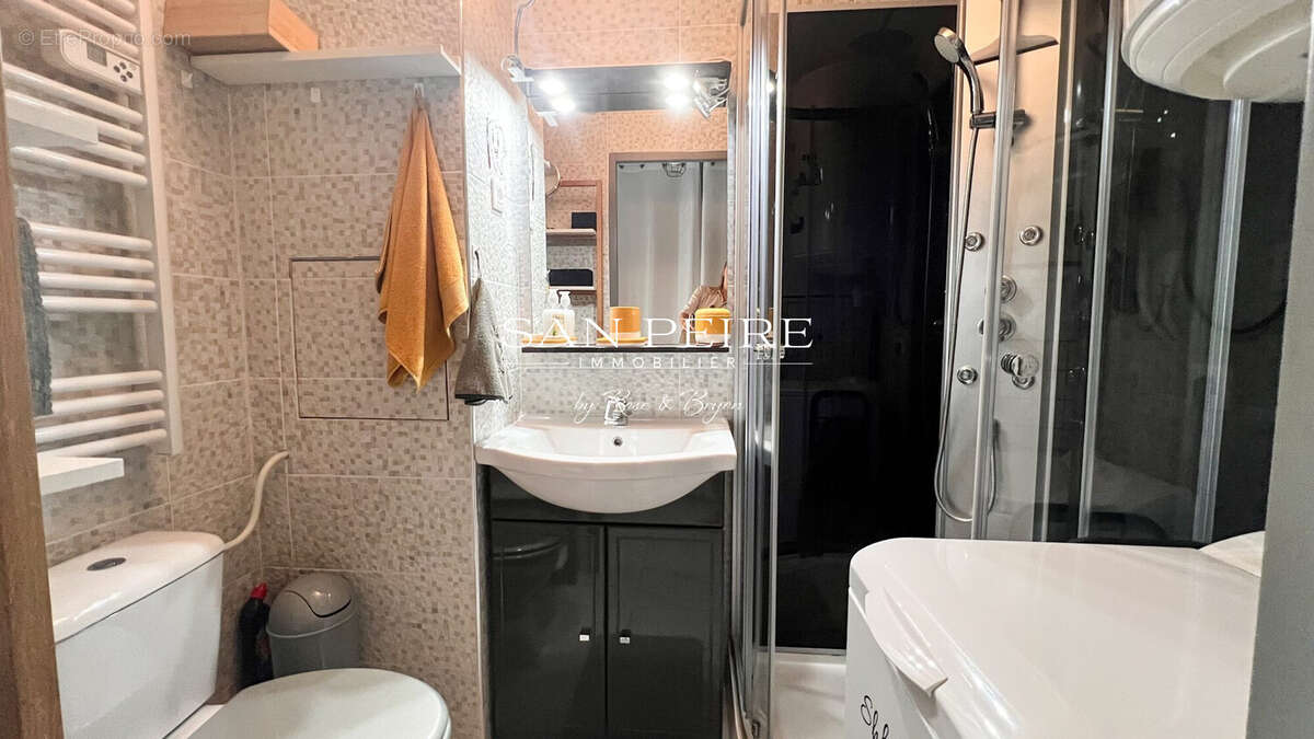 Appartement à ROQUEBRUNE-SUR-ARGENS