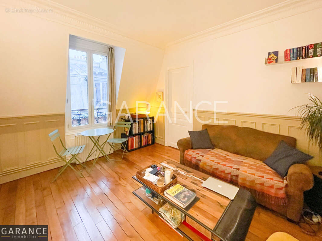 Appartement à PARIS-14E